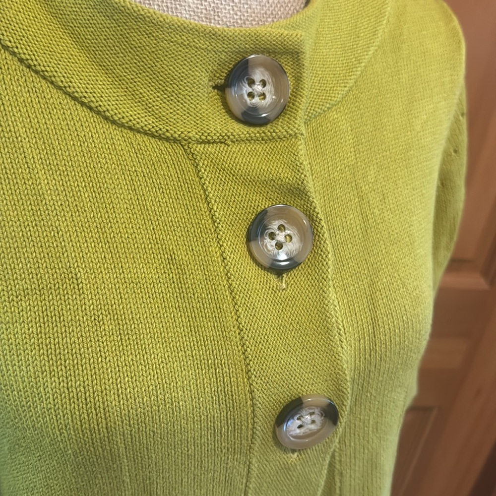 Like new! Anne Klein LG Button Cardigan - Picture 2 of 9